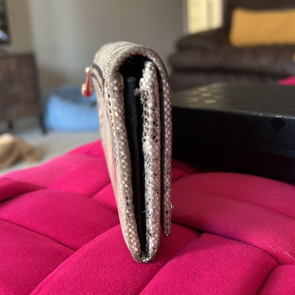 Henri Bendel Wallet-EUC - Picture 4 of 16